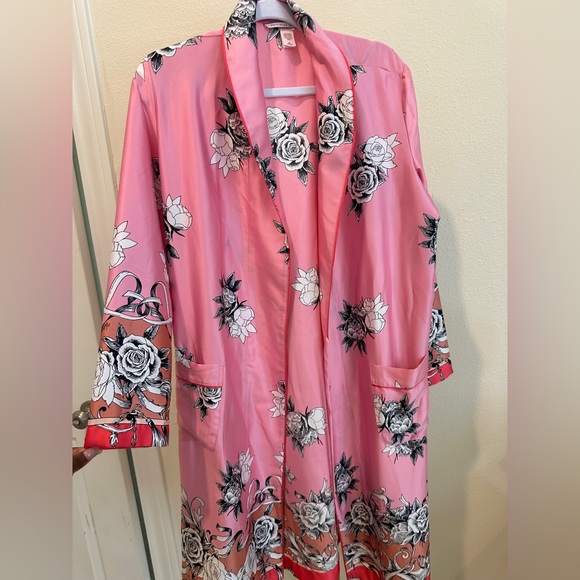 Victoria’s Secret Satin Robe with Tassel Belt Sz M - Picture 5 of 8